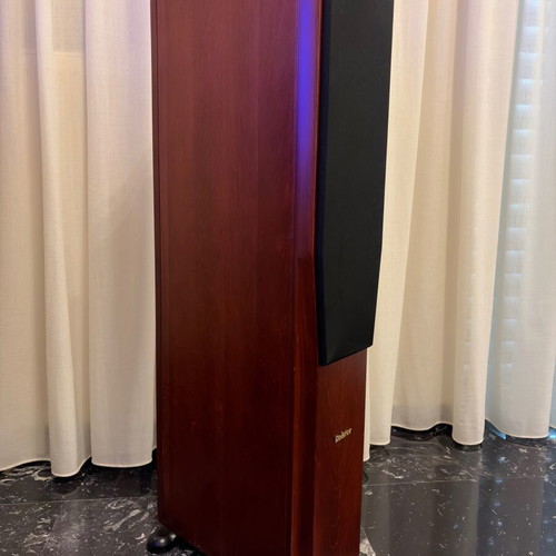 Roister Status 8 floor-standing speakers like new, solid beech wood