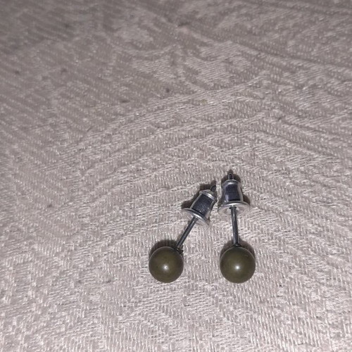 Earrings new in khaki color