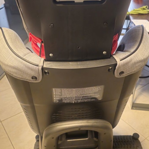 Joie Stages car seat with Isofix base like new