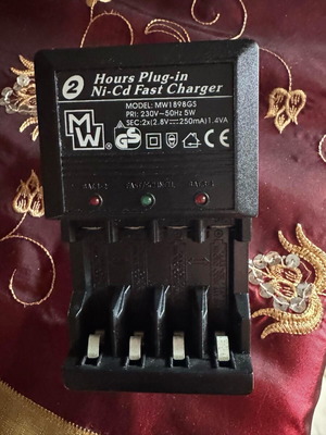 MW Ni-Cd Battery Charger like new