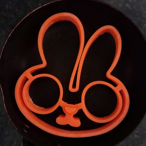 Silicone bunny for fried eggs like new