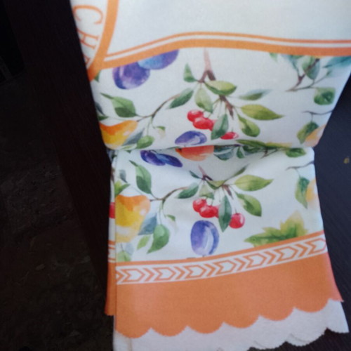 Tablecloth 1.40x1.80 with fruit design and gift plastic tablecloth