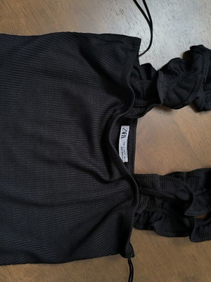Zara crop top black size S like new