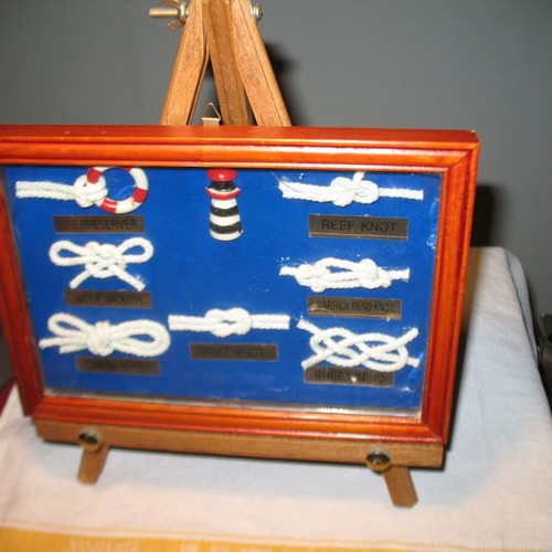 Picture frame with nautical knots used with stand