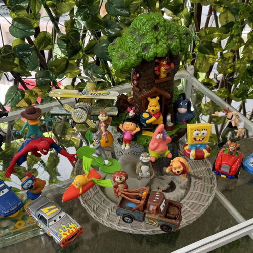 Disney and Animation Figures Collection with Winnie the Pooh Treehouse