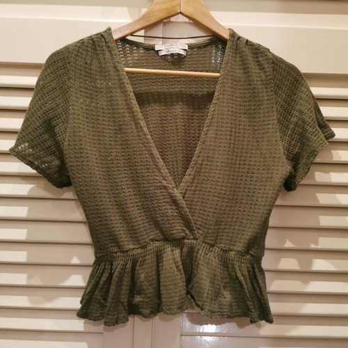 Knitted short-sleeve crop top Pull&Bear like new, green