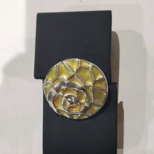 Adjustable ring new, fits all hand sizes