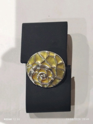 Adjustable ring new, fits all hand sizes