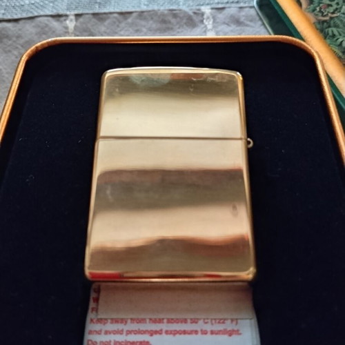 Zippo 1997 Harley-Davidson Bar & Shield lighter like new, high polish brass