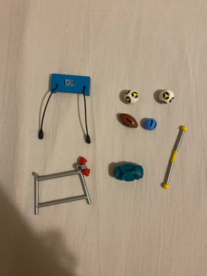 Playmobil gym equipment used, set with weights and balls