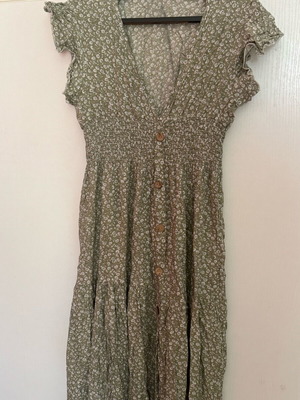 Long dress like new, size M-L, green with decorative buttons