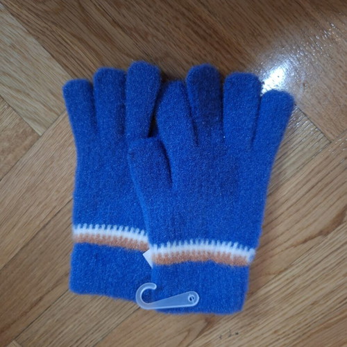 Children's knitted gloves new, blue with teddy bear