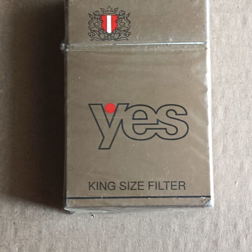 Yes vintage cigarette pack like new,… - € 30,00