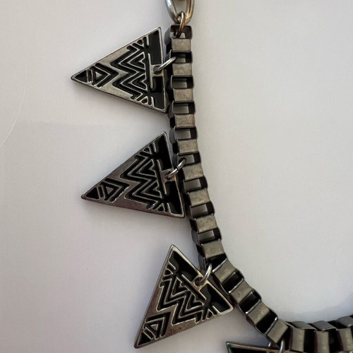 Necklace with metal elements like new, black and gold