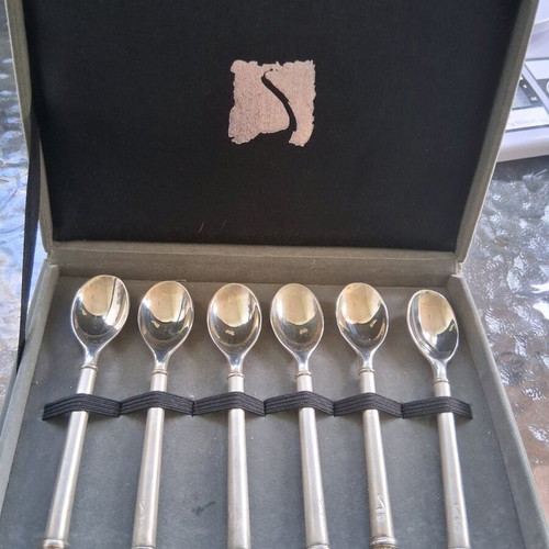 Collectible spoons like new, velvet case, late 1800s
