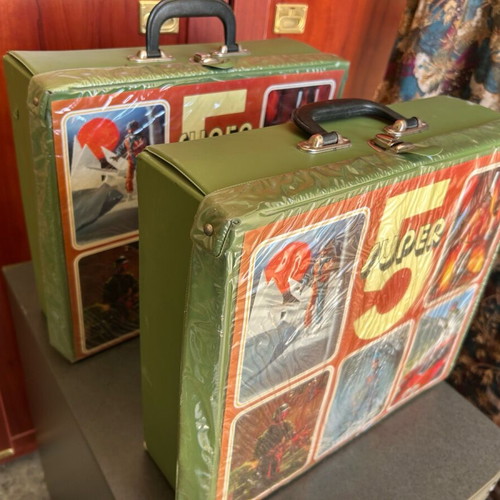 Toy bags used, very old, with cases, Super 5 Agents
