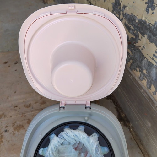 Tommee Tippee Twist diaper disposal bin like new