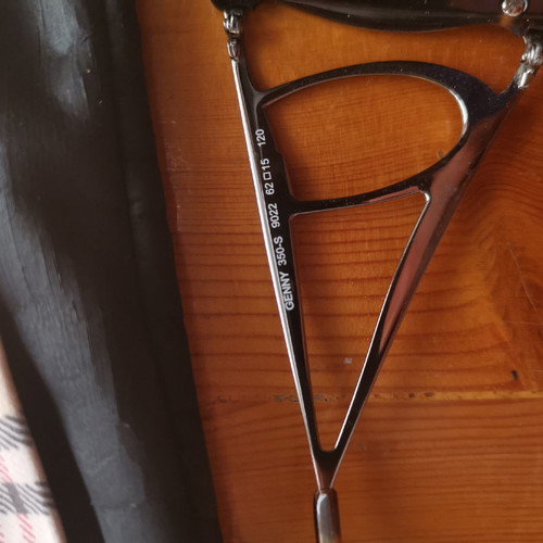Genny sunglasses brown like new with metal arms