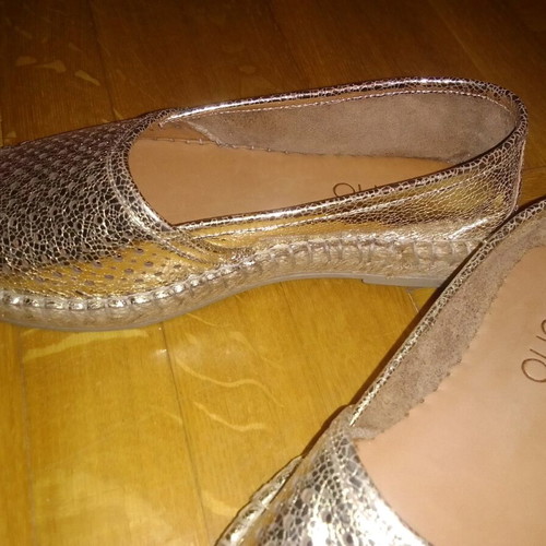Women's shoes new, gold color, size 36