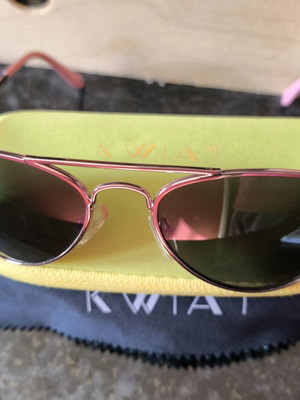 Kwiat kids sunglasses like new, pink with polarised lens