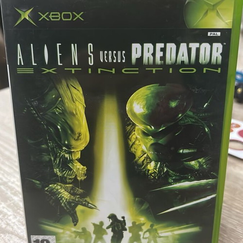 Aliens vs Predators Extinction used, small box damage