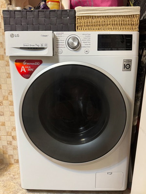 LG washing machine 7 kg with direct drive and steam functions