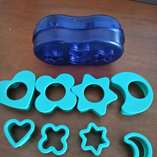 Tupperware Cookie Cutters Set like new with various shapes