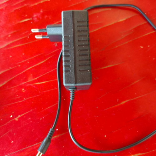 Violeworks 88VF Max 21V Battery Set with Charger like new