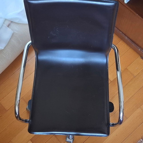 Enrico Pellizzoni office chair made of Italian leather like new
