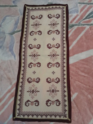 Handmade table runner like new, dimensions 85x35