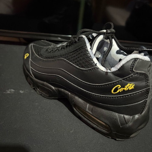 Nike sneakers new black with yellow details size 43