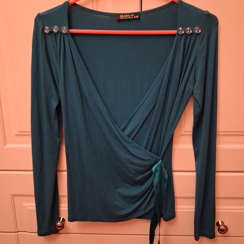 Blouse wrap style green like new, sizes S and M