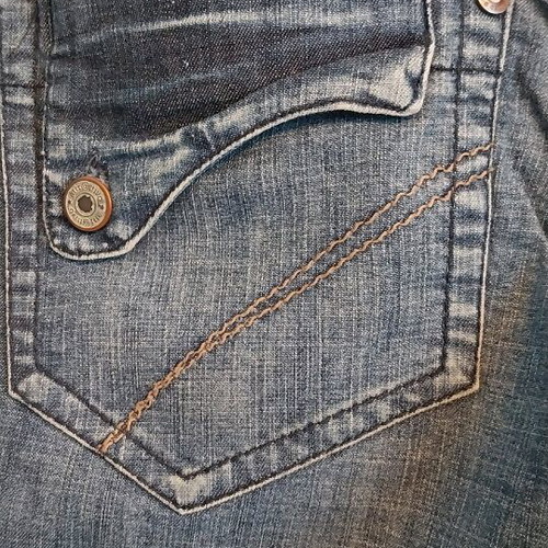 Attrattivo Capri Jeans medium like new, blue with impressive back pockets