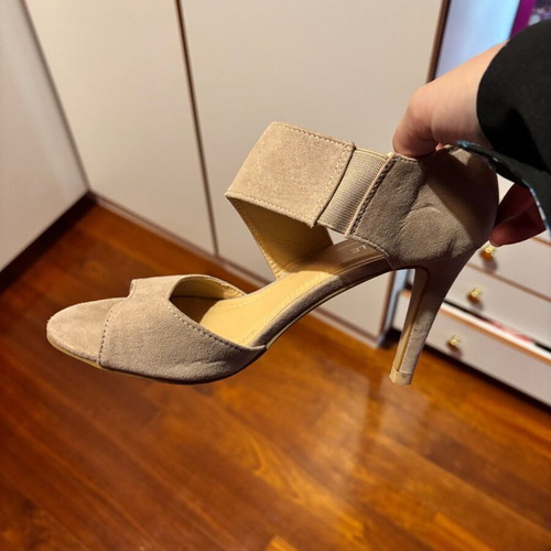 Migato beige suede sandals like new, size 36