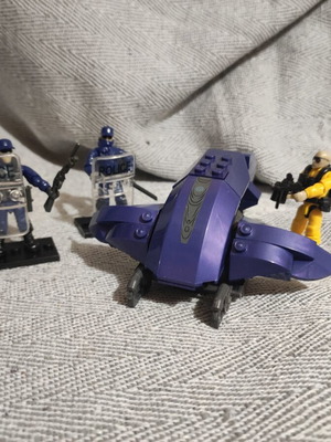 Set of 3 action figures and vehicle used