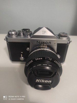Nikon F SLR φωτογραφική μηχανή με φακό NIKKOR Auto 50mm f/1.2 μεταχειρισμένη, rubber lens hood