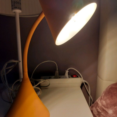 Metal desk lamp like new with touch base and three light intensities