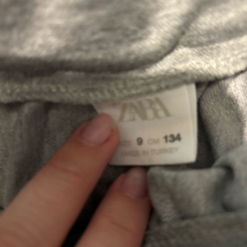 Zara girls pleated skirt grey like new, age 9, 134 cm