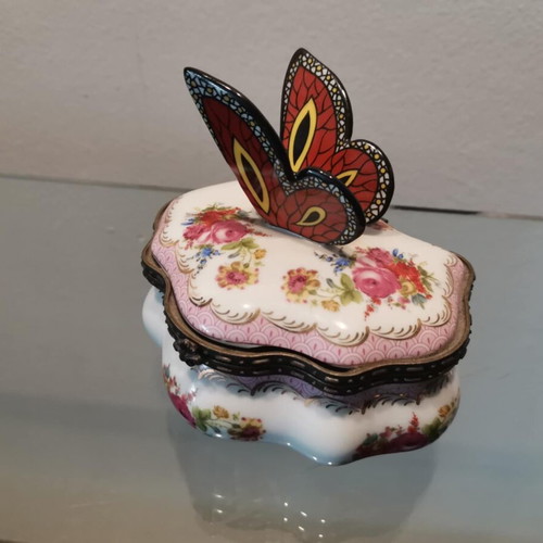 Limoges porcelain jewelry box used with butterfly decoration
