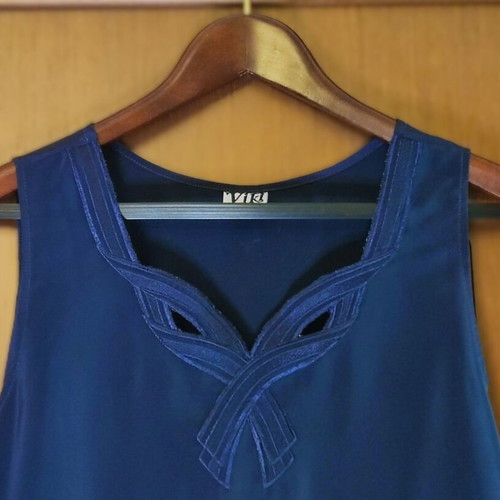 Sleeveless satin blouse with bow embroidery, like new, dark blue, size L