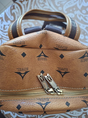 La tour Eiffel backpack bag used, brown
