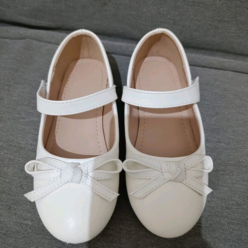White ballerina shoes size 29 new with scratch fastening