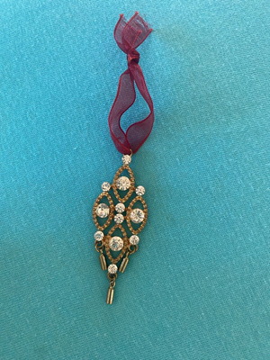 Gold pendant like new with sparkling rhinestones