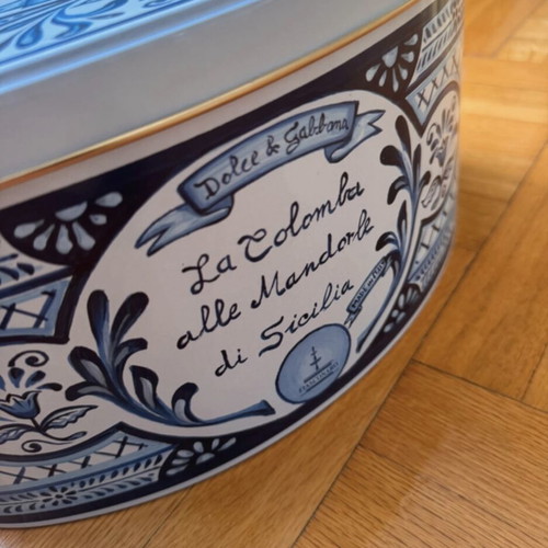D&G storage box like new