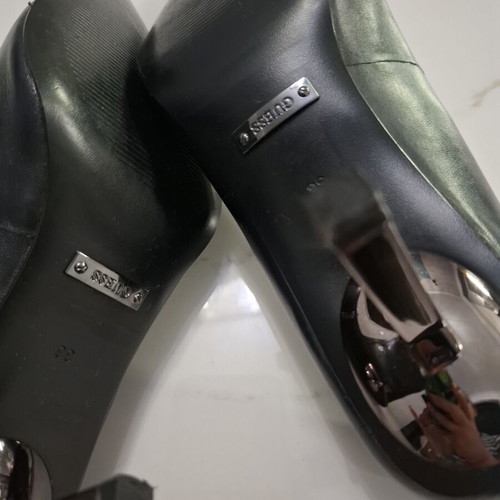 Guess black pointed pumps with metallic heel, size 36