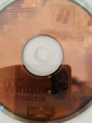 Windows XP Professional 2002 edition like new, authentic
