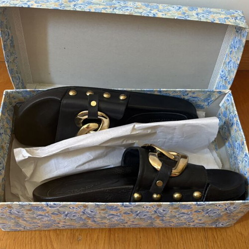 Carad leather sandals size 38 like new with gold chain detail