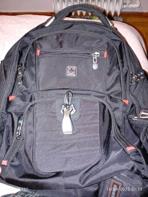 Suissewin backpack like new, black