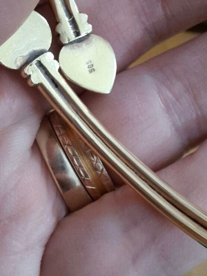 Χρυσή χειροπέδα και δαχτυλίδι σαν καινούργιο με γαλάζιες καρδιές Κ14