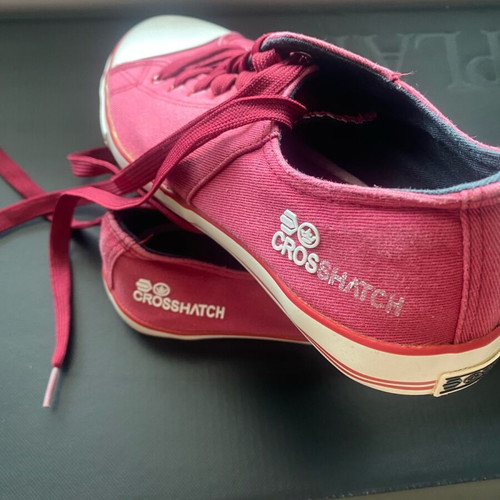 Sneakers shoes red size 43 like new with two defects